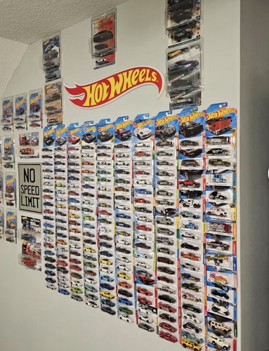 Hot wheels diecast car - wheels, 60